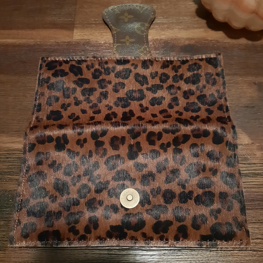 Chic Leopard Print Wallet - Picture 4 of 4
